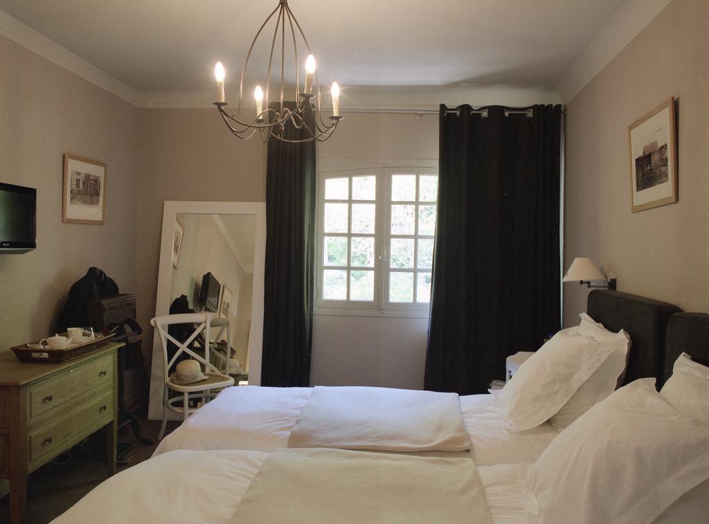 Hotel La Licorne & Spa Lyons-la-Foret Bagian luar foto
