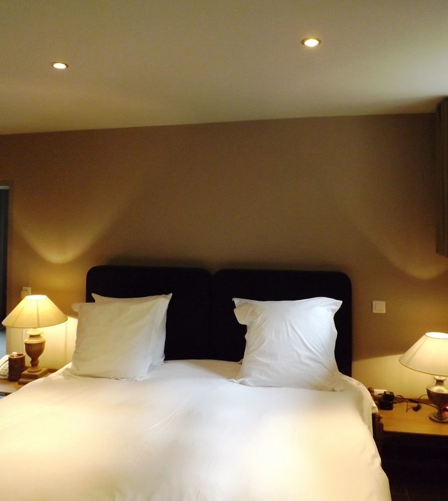 Hotel La Licorne & Spa Lyons-la-Foret Bagian luar foto